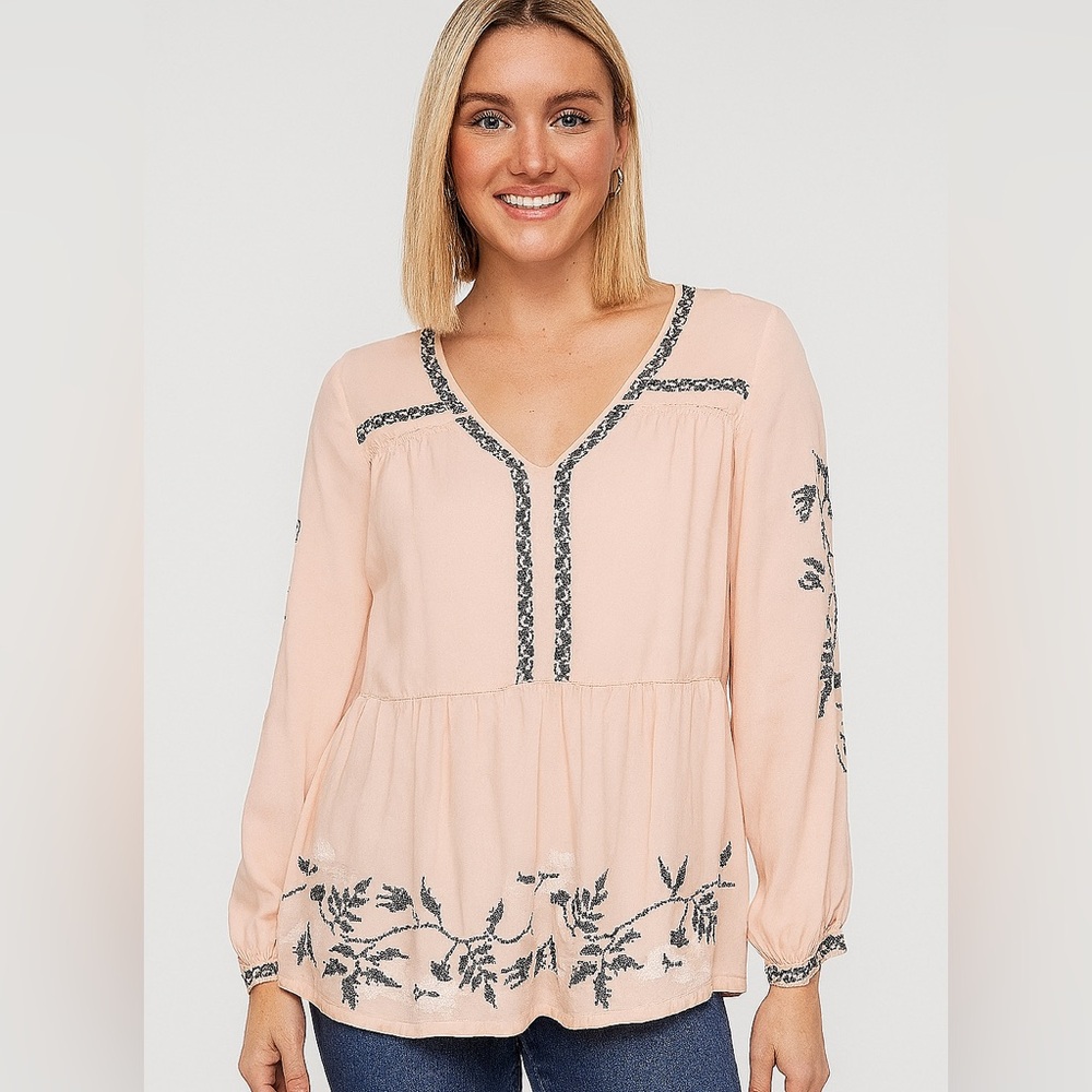 Pale pink Venus Tunic Small. Flattering! V-neck. Smocked. Long sleeve
